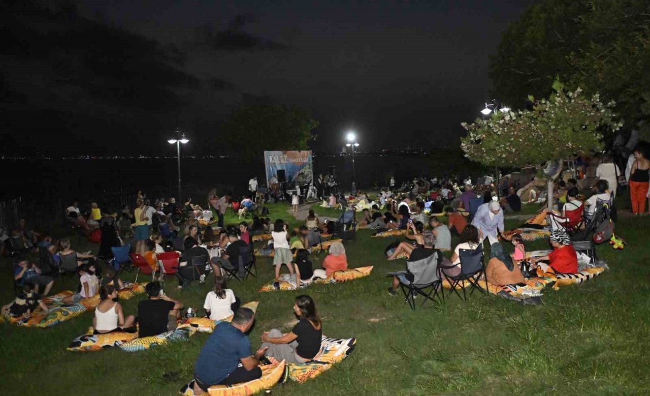 Falezlerde müzik ziyafeti devam ediyor