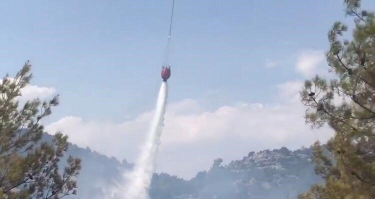 Antalya’da bozuk ormanlık alanda yangın