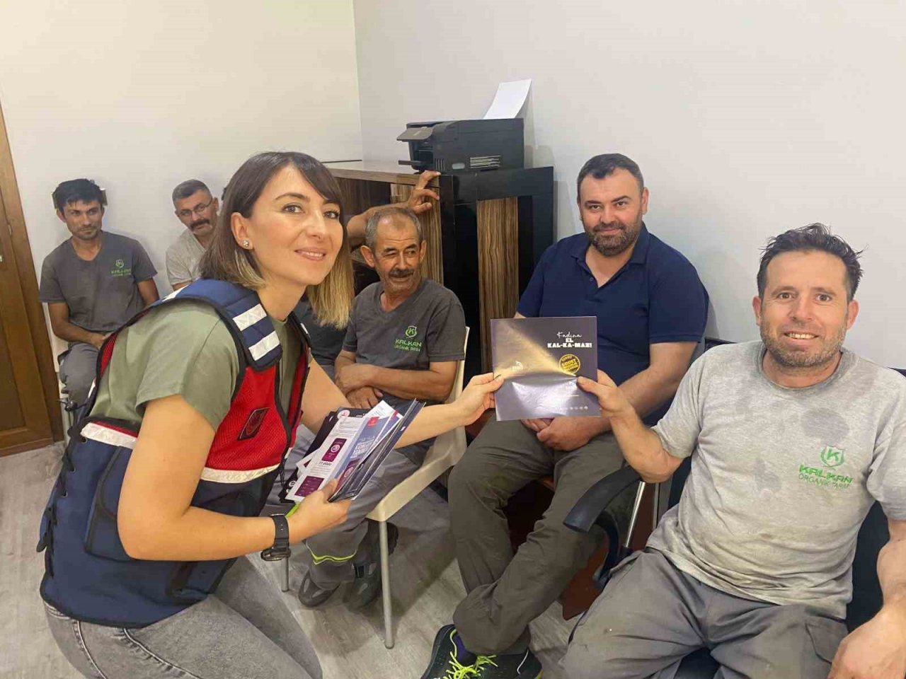 Jandarma ekipleri vatandaşları bilgilendirmeye devam ediyor