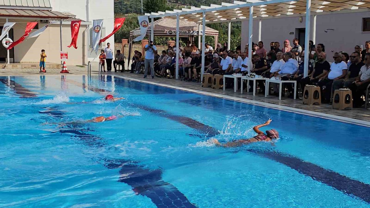 Kuyucak’ta yüzme yarışları düzenlendi