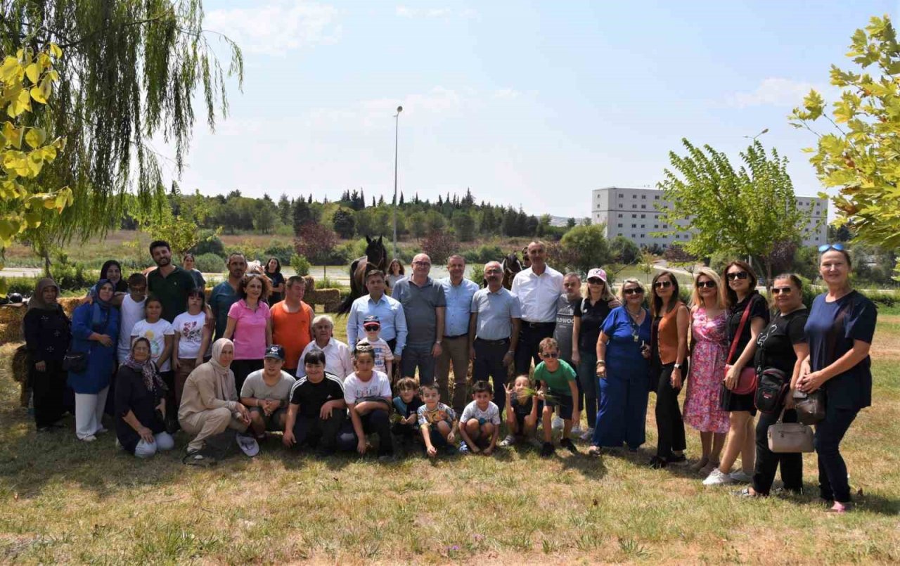 Balıkesir’de engeller atlı terapi ile aşılıyor