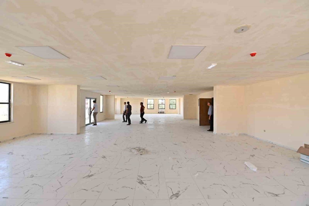 Yatırımları inceledi