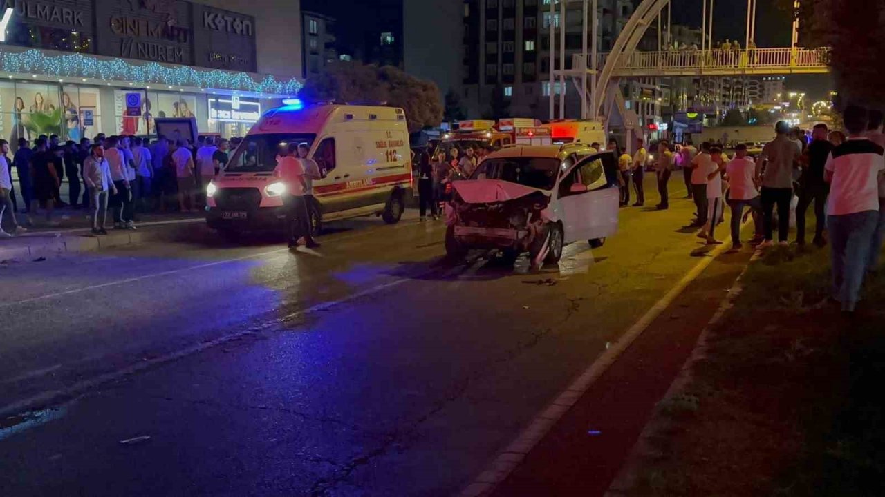 Batman’da sivil polis aracına otomobil çarptı: 5 yaralı