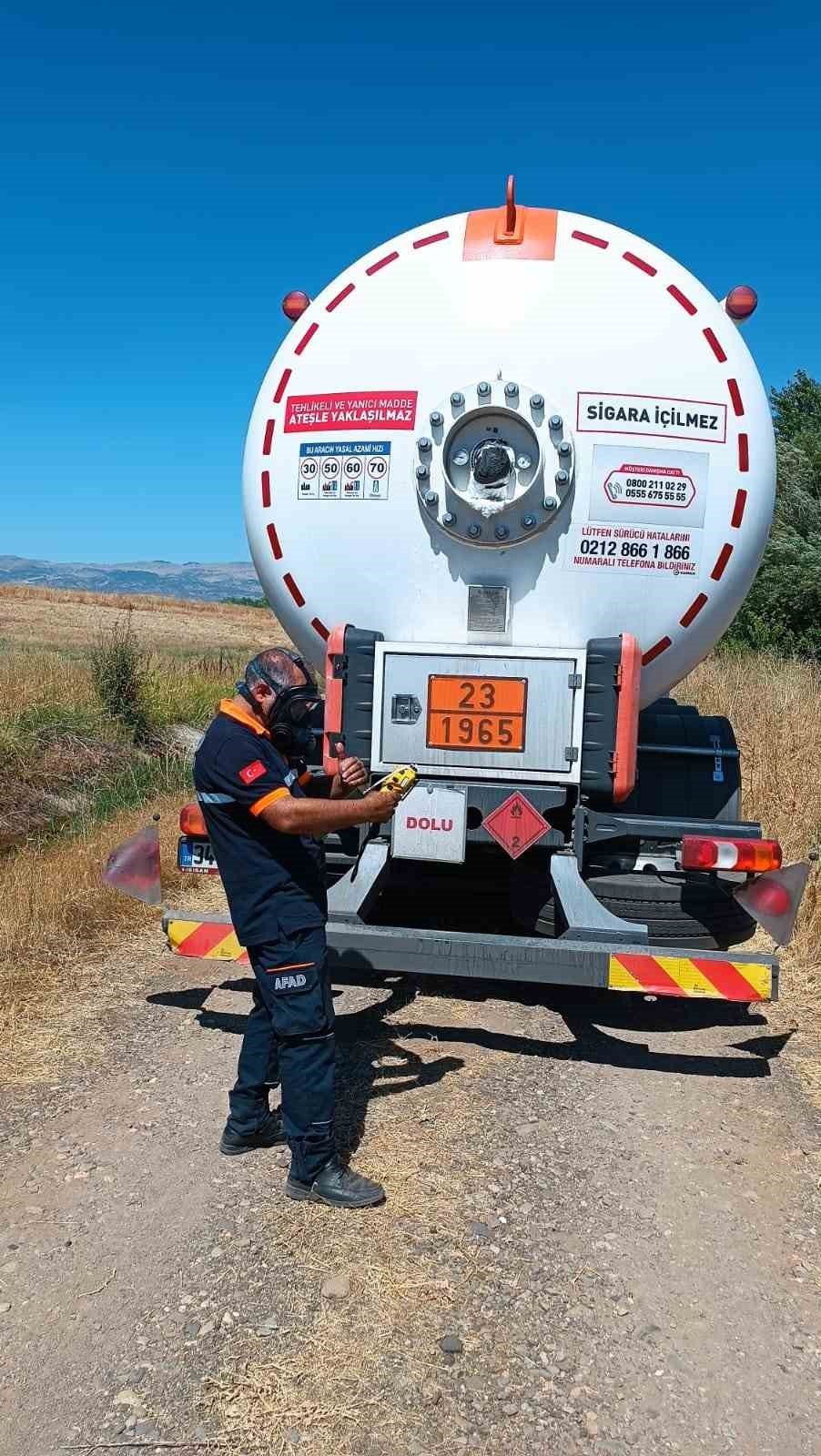 Bingöl’de akaryakıt tankerindeki gaz sızıntısı ekipleri harekete geçirdi