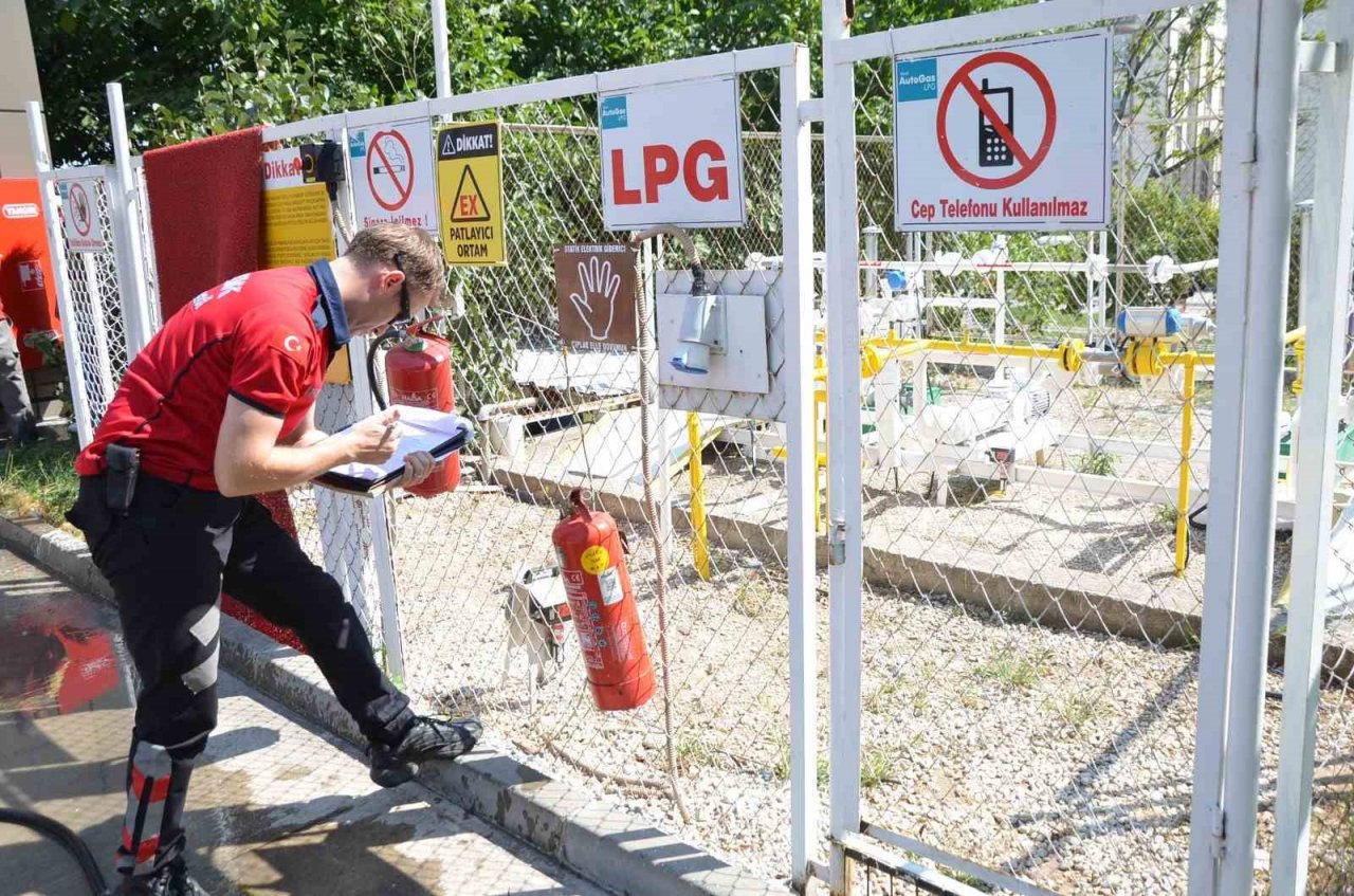 Bozüyük Belediyesi İtfaiye Müdürlüğü’nden akaryakıt istasyonlarına denetim
