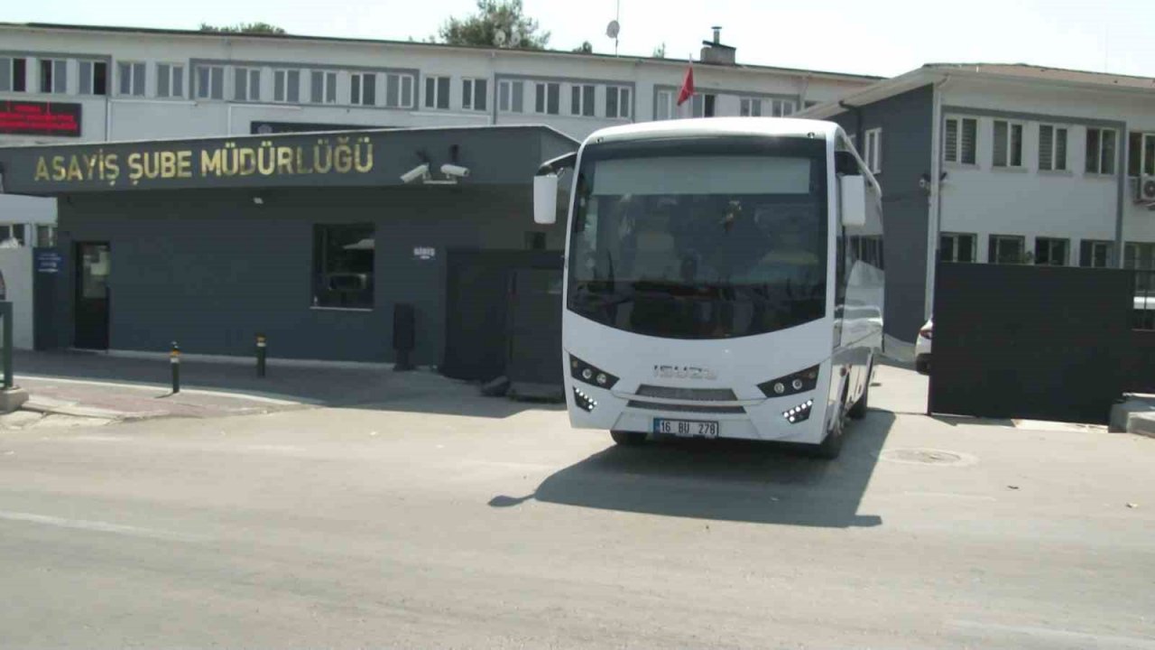 Bursa’da aranan şahıslara şafak operasyonu