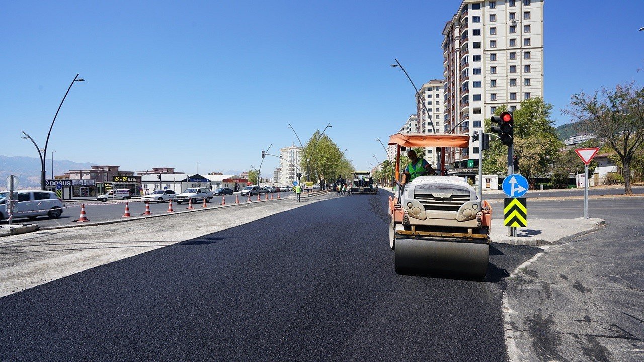 Binevlerde 4. etap asfalt çalışması başladı