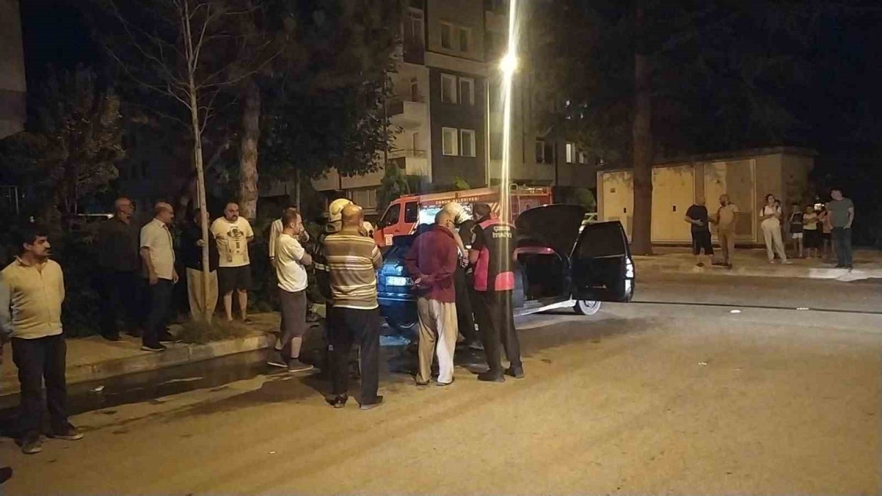 Çorum’da park halindeki otomobil yandı