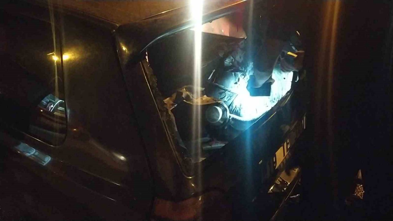 Çorum’da park halindeki otomobil yandı