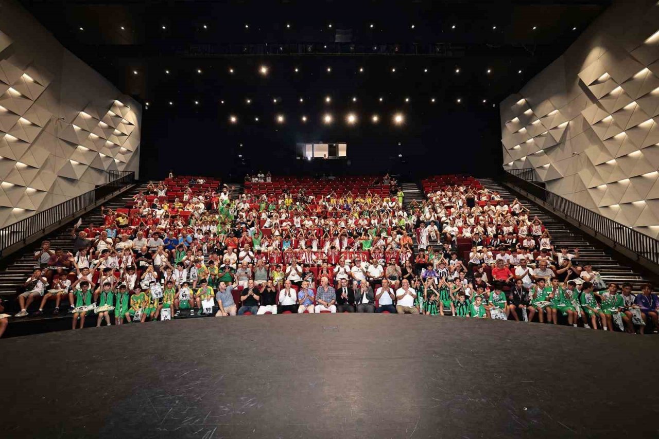 Geleceğin yıldızları madalyalarını aldı