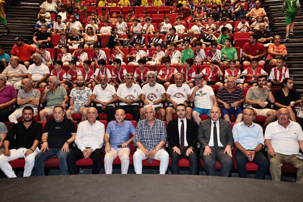 Geleceğin yıldızları madalyalarını aldı