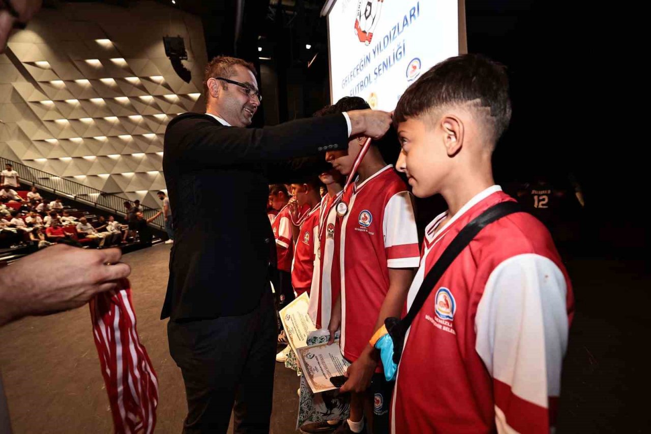Geleceğin yıldızları madalyalarını aldı