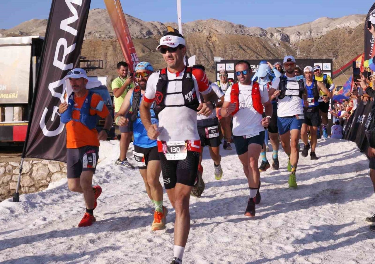 UMKE gönüllüsü Tuz Gölü’nde düzenlenen 160 kilometrelik koşuda birinci oldu