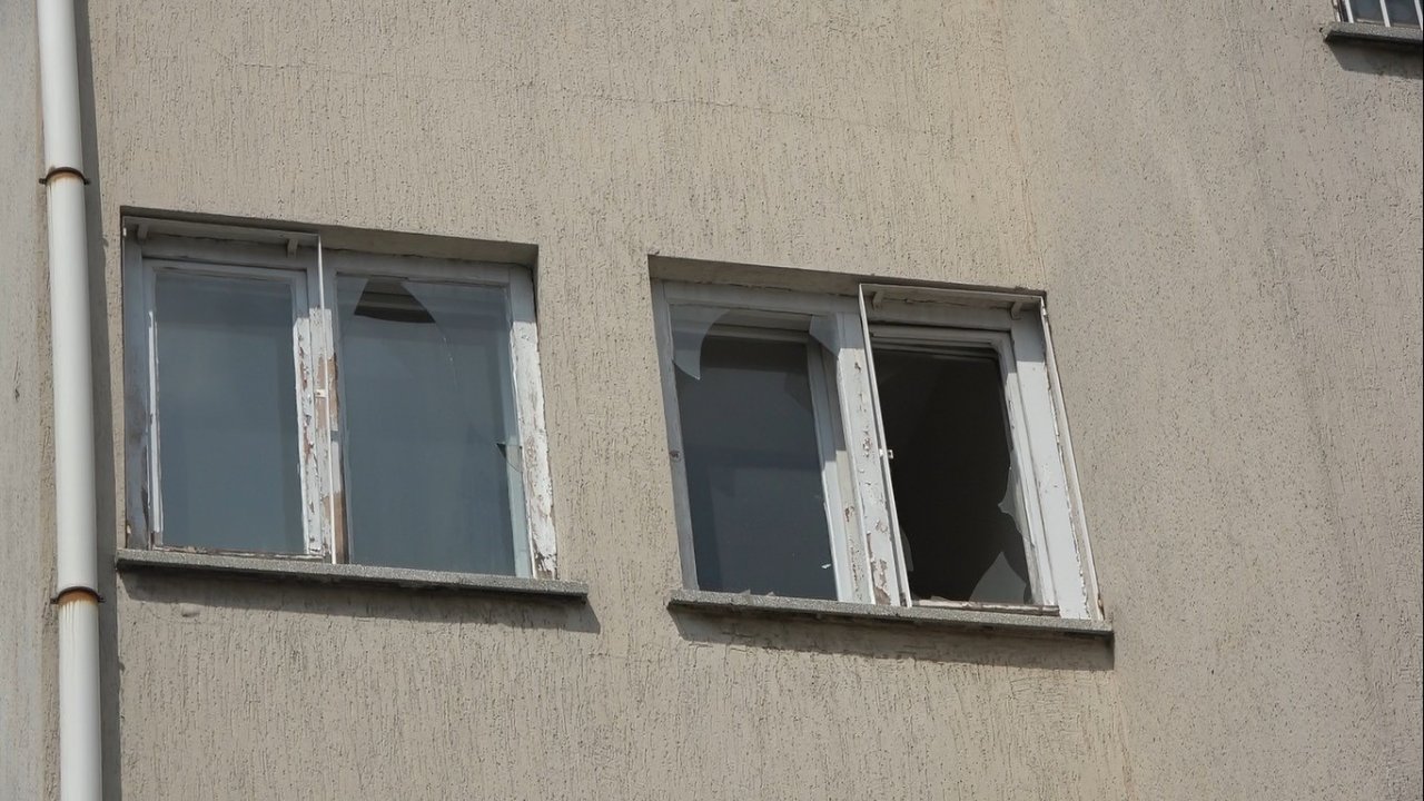 3 yıl önce boşaltılan müdürlük binası veliler ve mahalliyi tedirgin ediyor