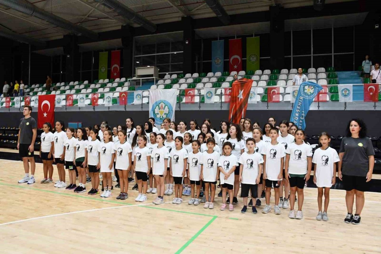Manisa’da büyükşehirin yaz spor okullarında 2023 dönemi törenle sona erdi