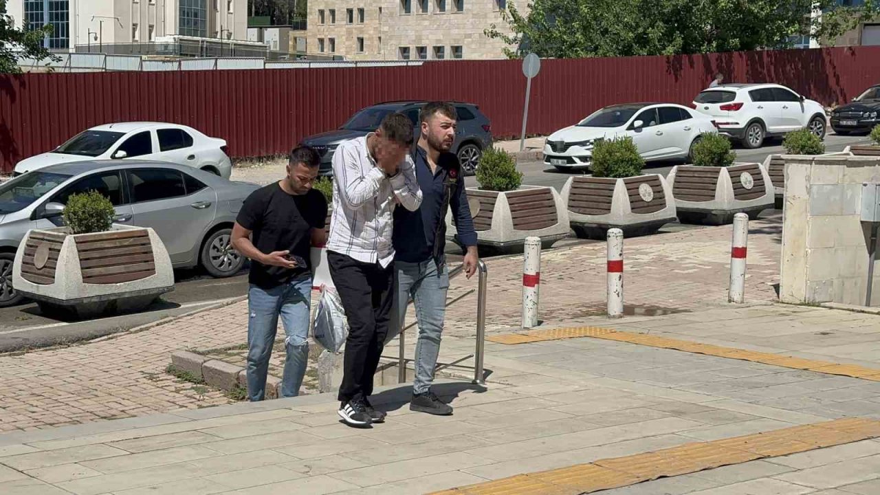 Elazığ polisi uyuşturucu tacirlerine göz açtırmıyor: 1 gözaltı