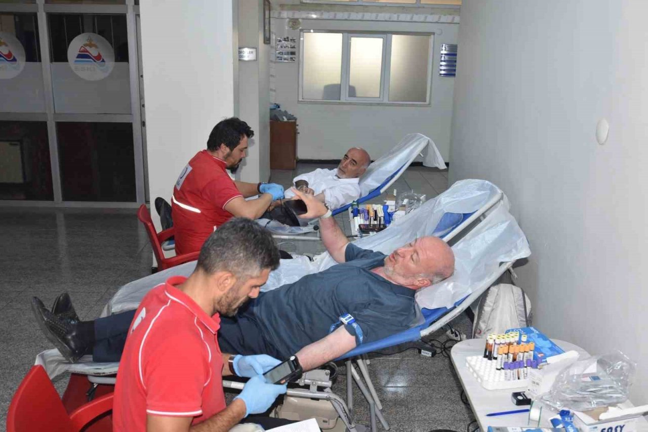 ESKİ’den Kızılay’a kan bağışı