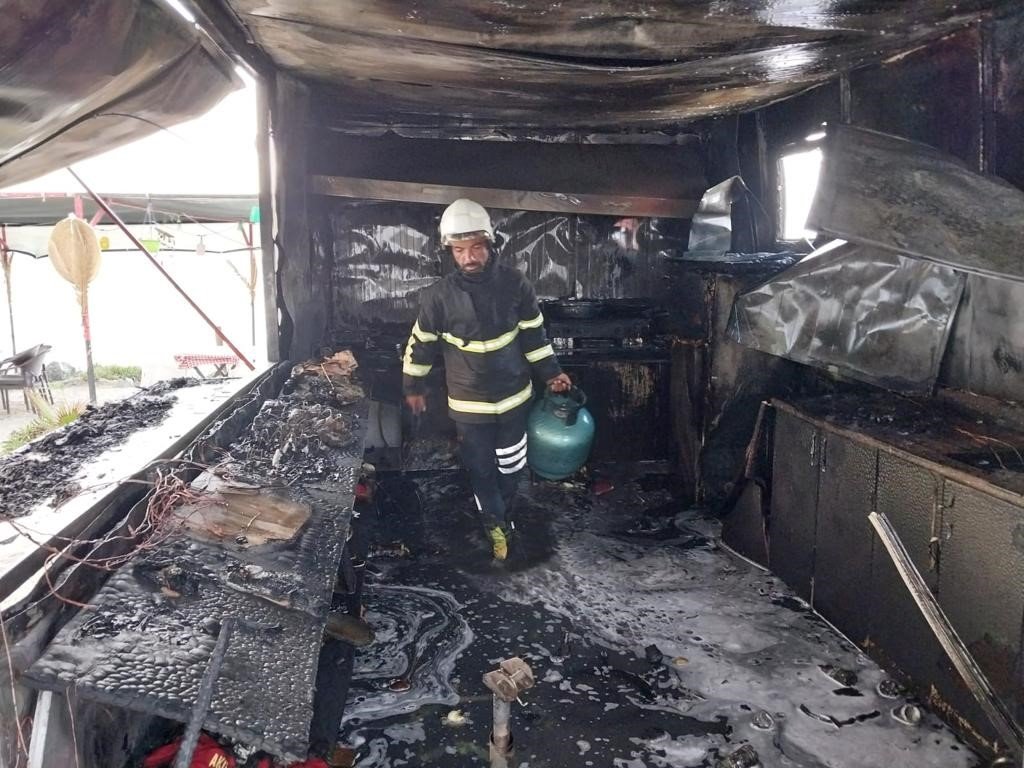 Hatay’da işyeri yangını söndürüldü