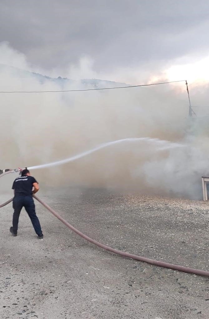 Hatay’da işyeri yangını söndürüldü