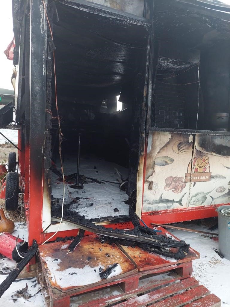 Hatay’da işyeri yangını söndürüldü