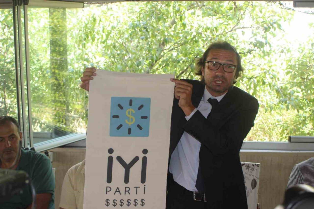 İYİ Parti’den istifa eden başkan: “Akşener ve ekibi para kazanmak için parti kurmuşlar”