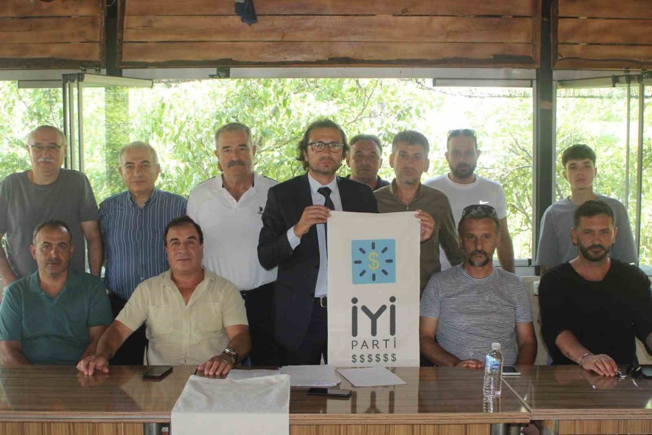 İYİ Parti’den istifa eden başkan: “Akşener ve ekibi para kazanmak için parti kurmuşlar”