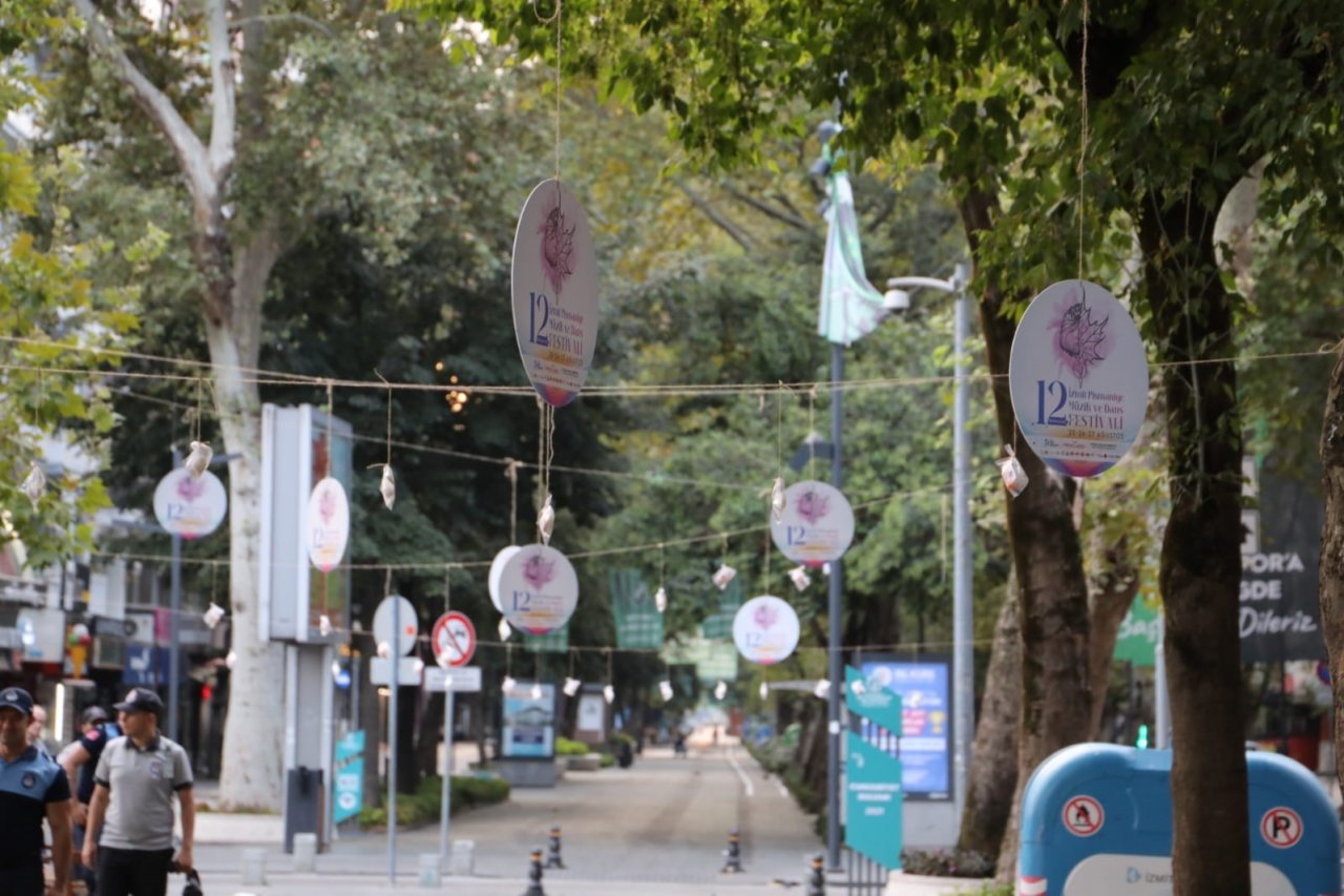 Ağaçlar pişmaniye açtı, görenler şaştı kaldı