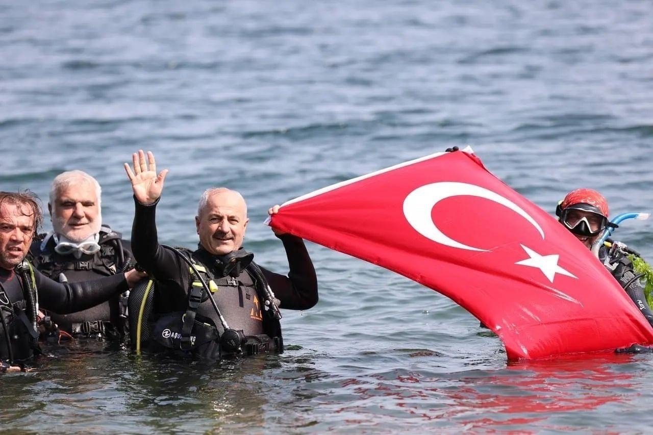 Körfez’den 22 bin metrekare hayalet ağ çıkarıldı