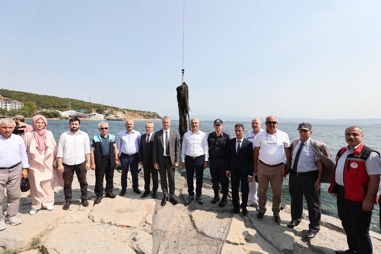 Körfez’den 22 bin metrekare hayalet ağ çıkarıldı