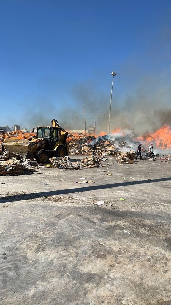 Kahramanmaraş’ta kağıt fabrikasında yangın çıktı