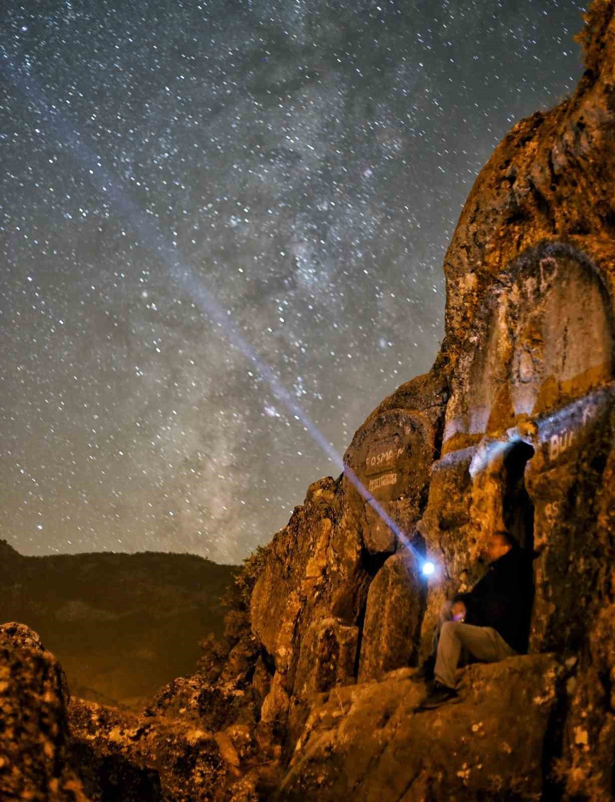 Roma döneminden kalan kaya mezarları ilgi çekiyor