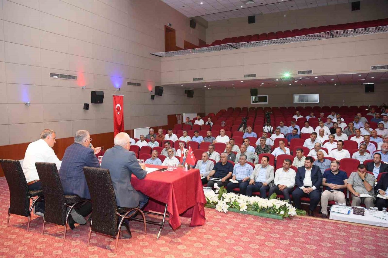 Başkan Büyükkılıç’tan Develi’de muhtarlarla istişare toplantısı