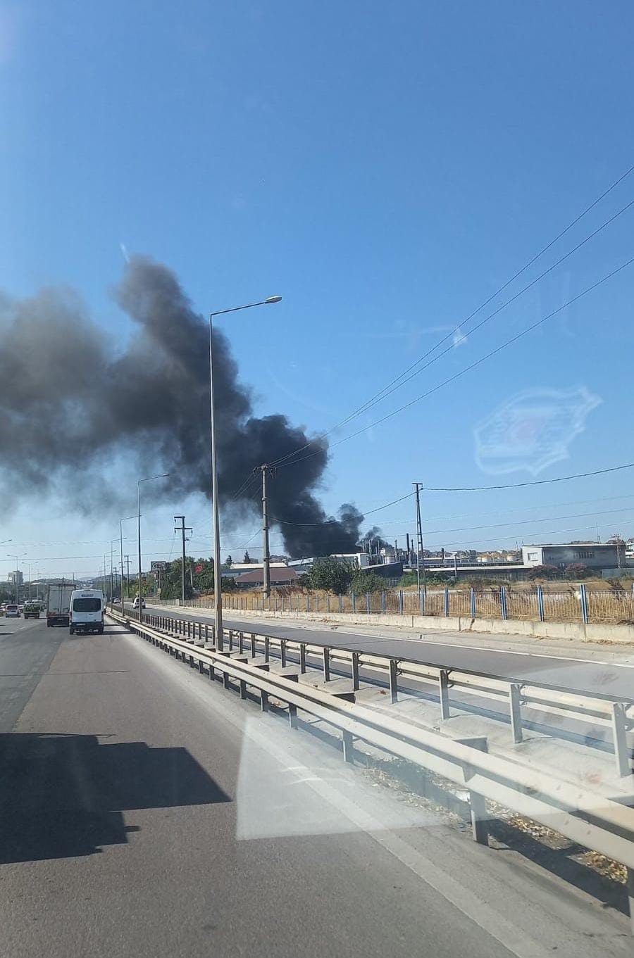 Kocaeli’de boya fabrikasında yangın
