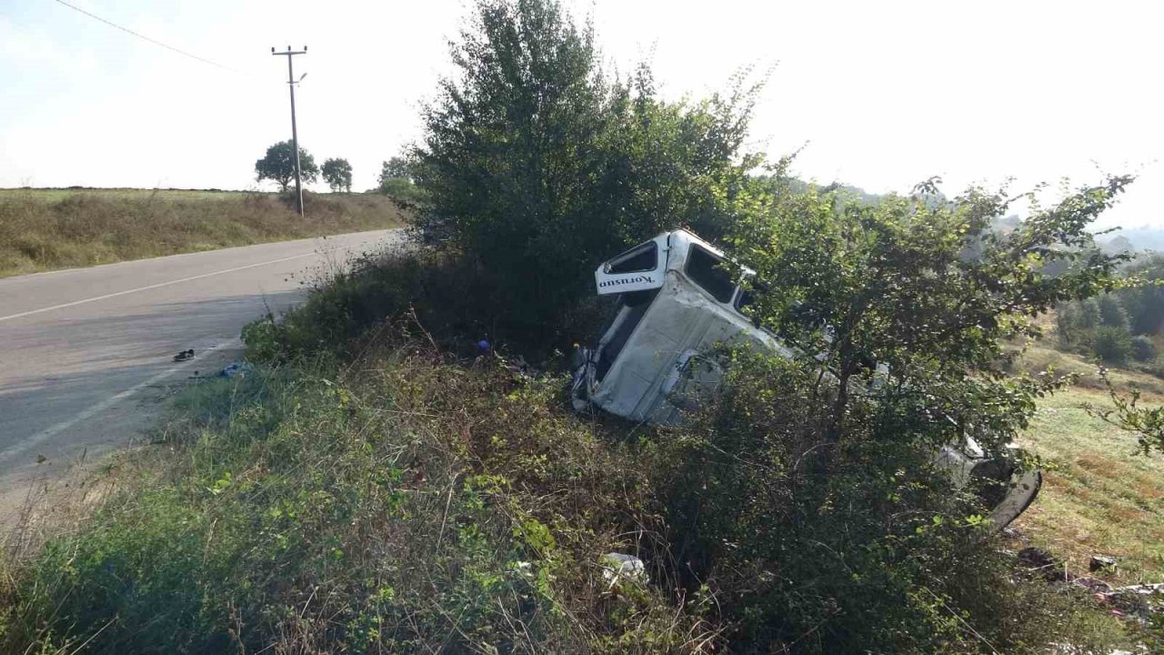 Fındık işçilerini taşıyan minibüs devrildi: 7 yaralı