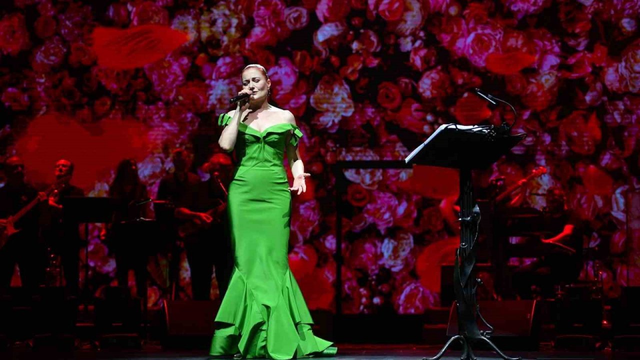 Konyaaltı’nda zafer coşkusu Candan Erçetin’le yaşanacak