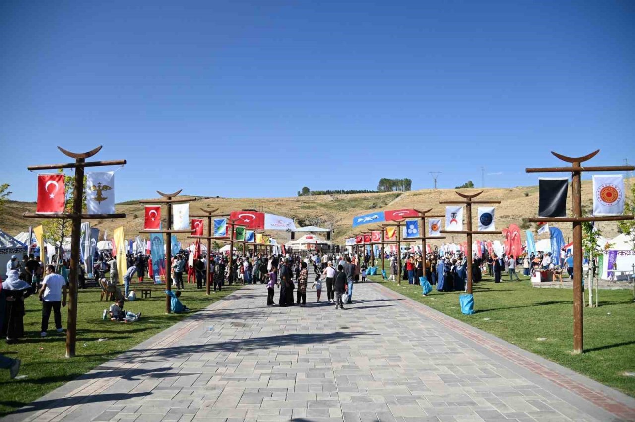 Selçuklu Belediyesi Malazgirt Zaferi kutlamalarına katıldı