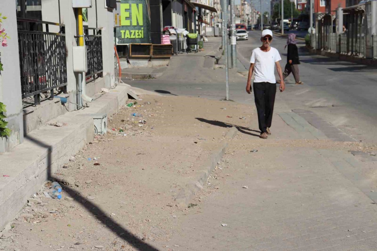 Bozuk kaldırımlar onarım bekliyor