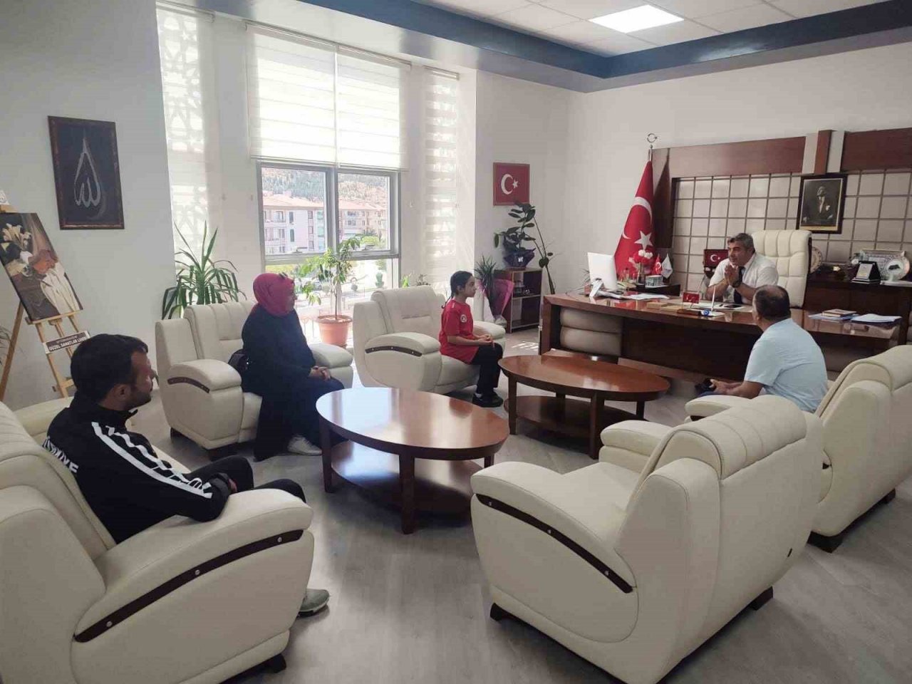 Milli Takım sporcusu Yılmaz’dan Müdür Sünnetci’ye ziyaret