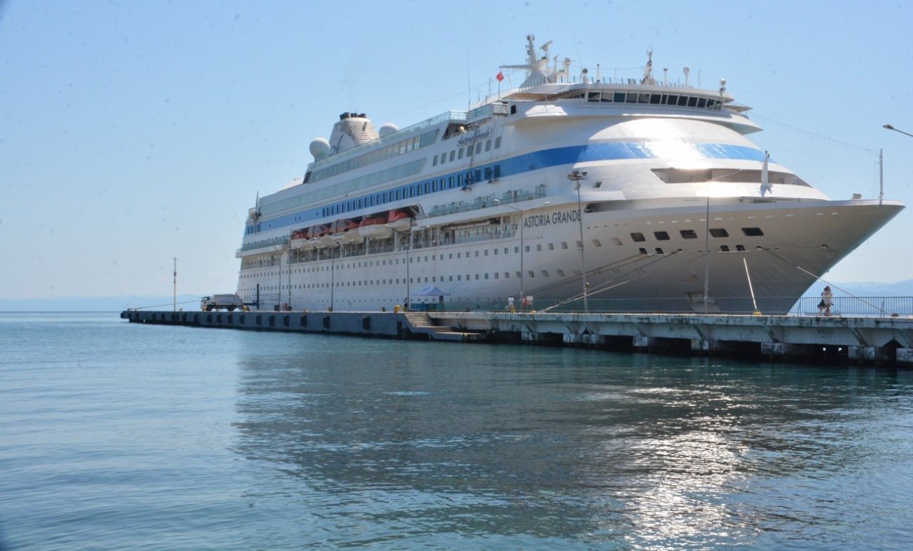 Kruvaziyer gemisi Sinop’a geldi