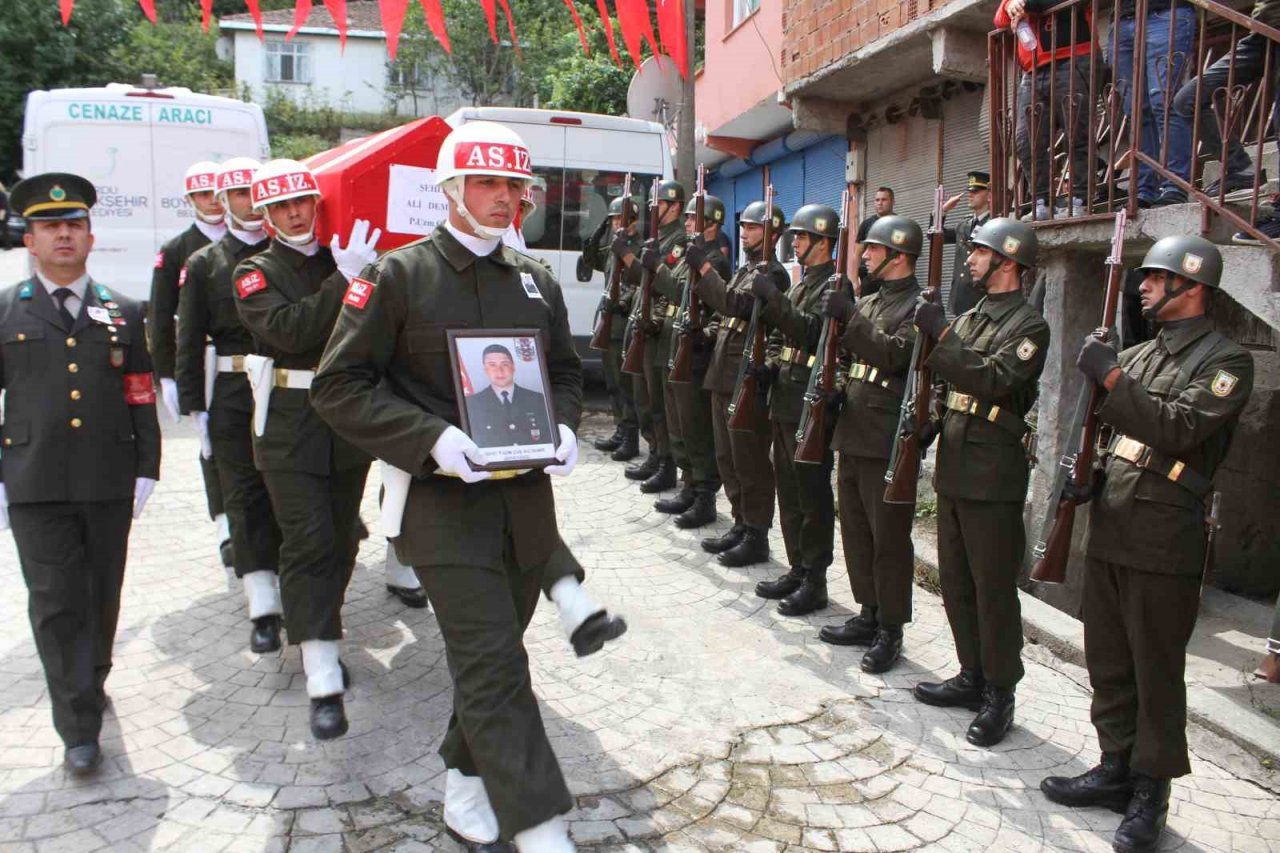 Doğum gününe 3 gün kala şehit olan askere gözyaşı