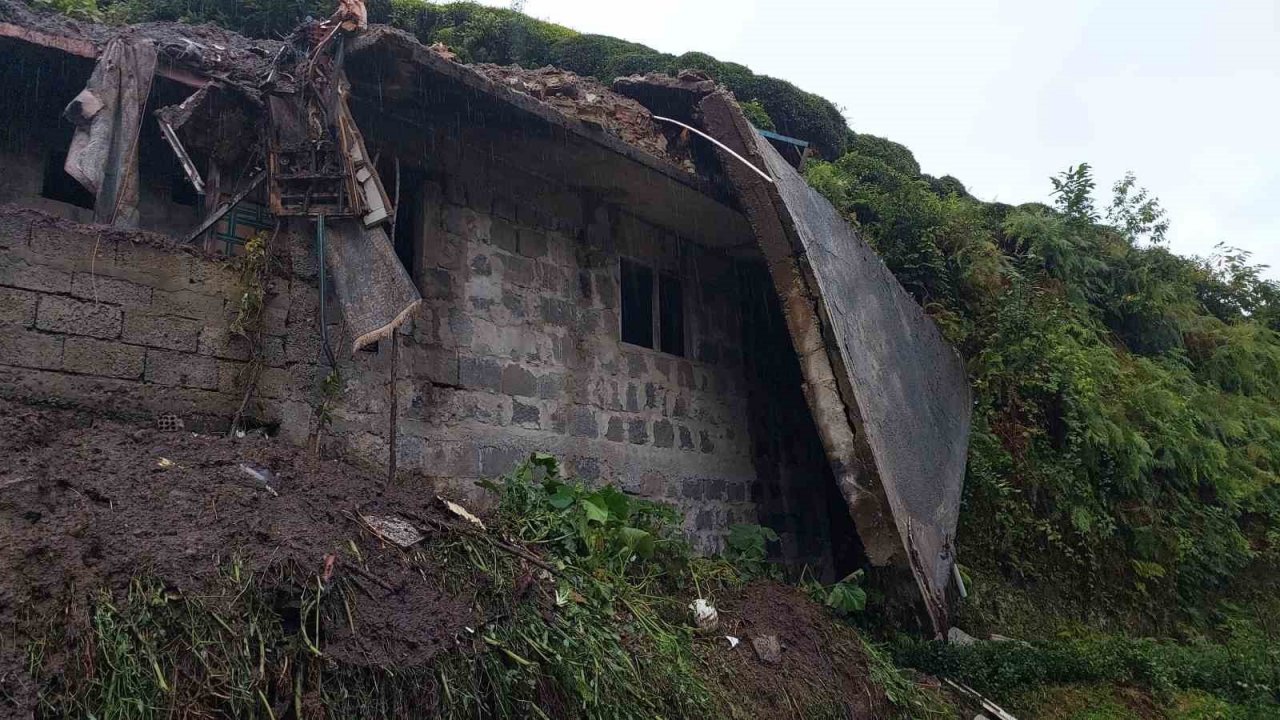 Heyelanda evine toprak dolan vatandaş: "Pencereyi açınca gördüm ki dünya gitmiş"