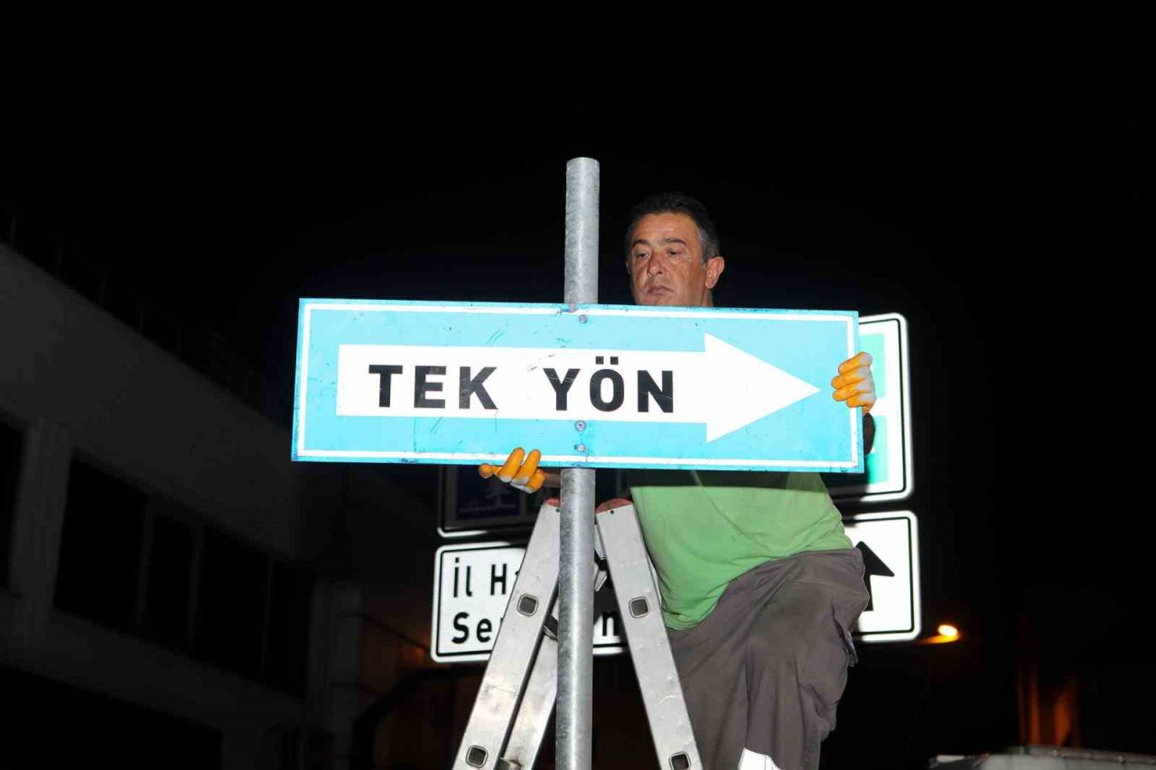 Kent merkezindeki trafik akışı bu tabelalarla kolaylaşıyor