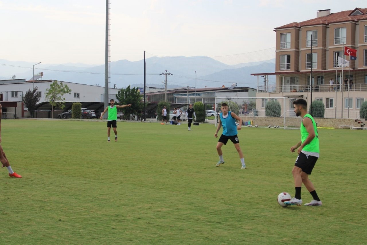 Nazilli Belediyespor Altınordu deplasmanına hazırlanıyor