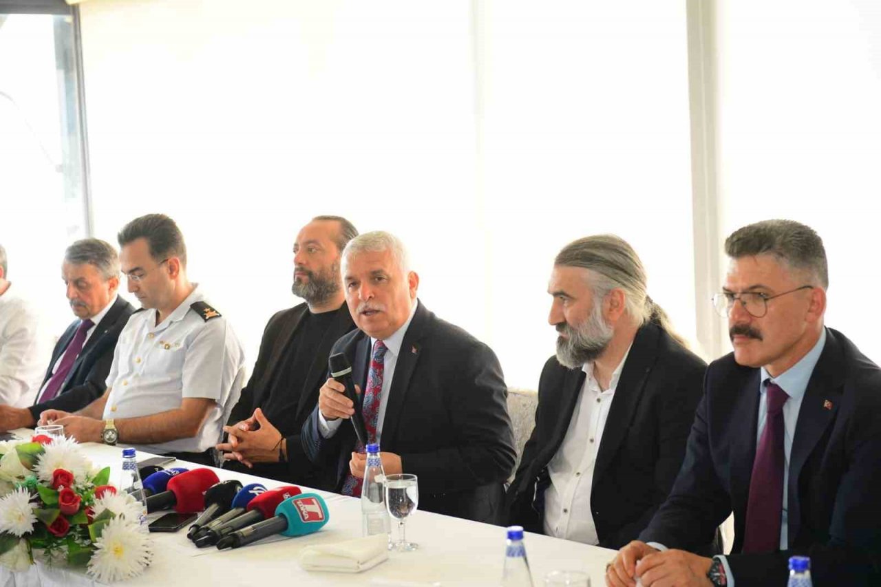 Trabzon Valisi Aziz Yıldırım, basın mensuplarıyla biraya geldi