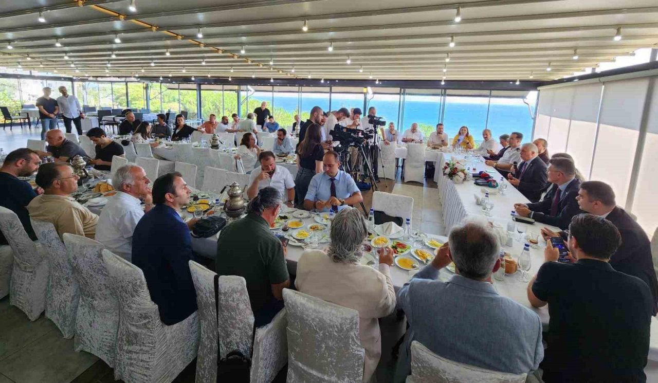 Trabzon Valisi Aziz Yıldırım, basın mensuplarıyla biraya geldi