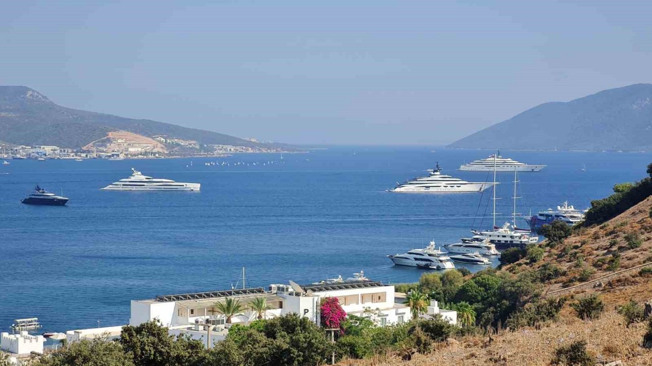 Dünya zenginlerinin yatları Bodrum’da