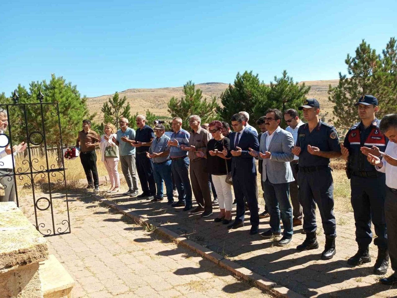Dünyaca ünlü Halk Ozanı Aşık Veysel mezarı başında anıldı