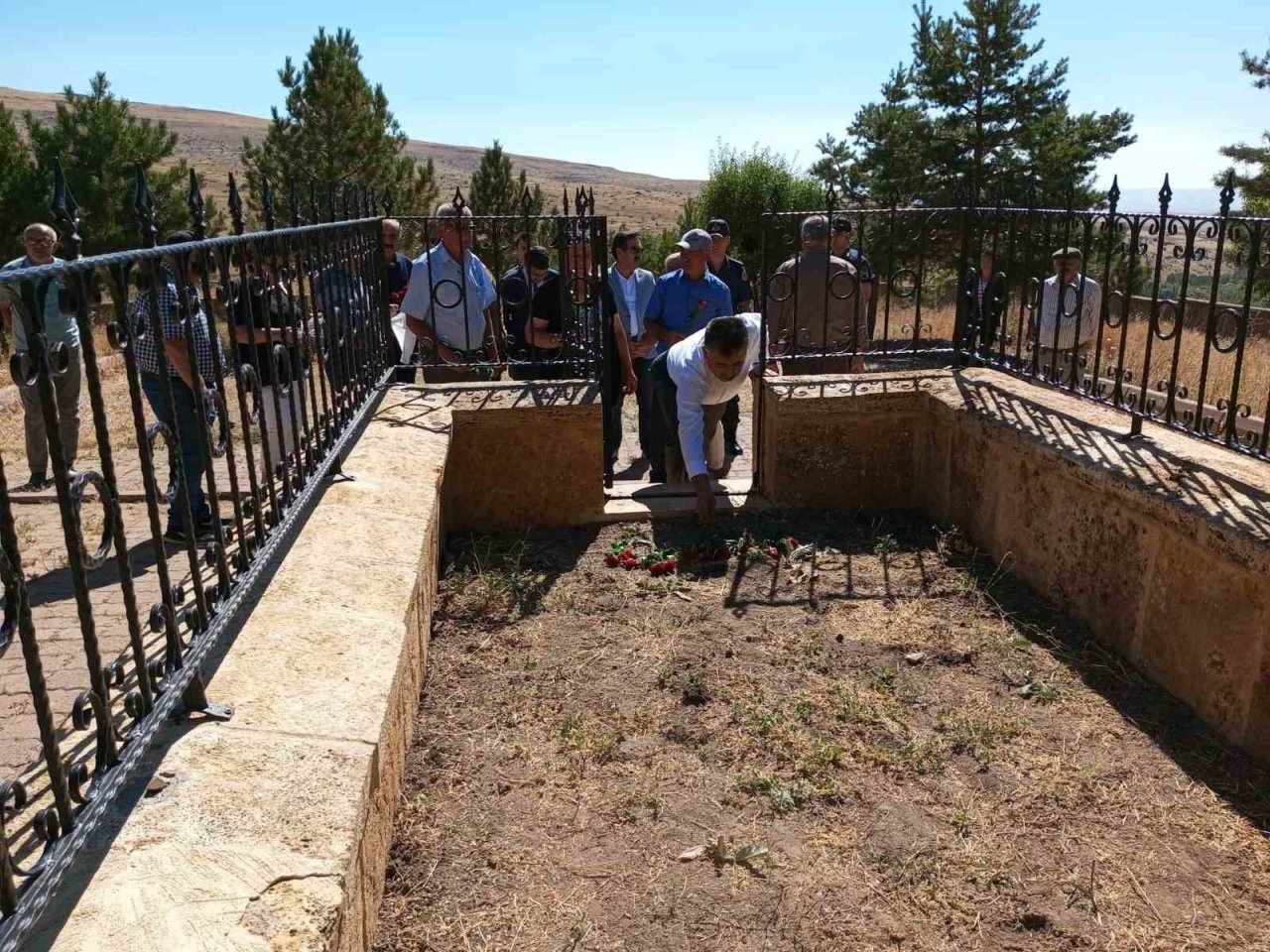 Dünyaca ünlü Halk Ozanı Aşık Veysel mezarı başında anıldı