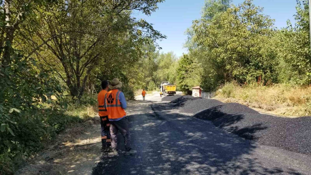 Valinin talimatıyla Çağlayan yolu asfalta kavuştu