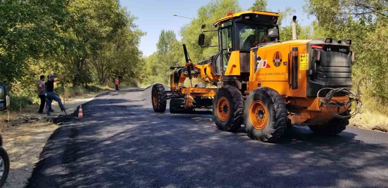 Valinin talimatıyla Çağlayan yolu asfalta kavuştu